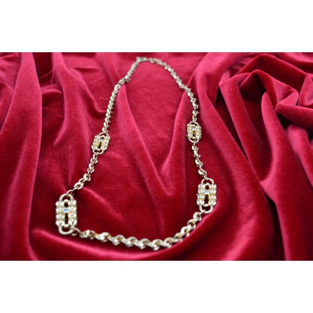 Vintage CAMROSE & KROSS Gold Tone Paper Clip Rhinestone Necklace‎ - Picture 3 of 5